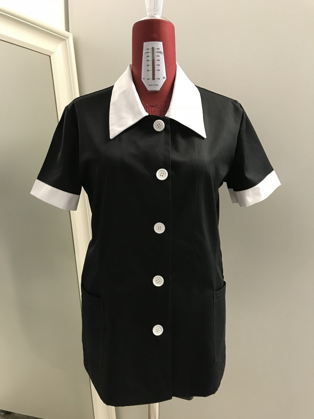Uniforme curatenie - Halat femei de serviciu si camerista, model scurt cu revere in contrast