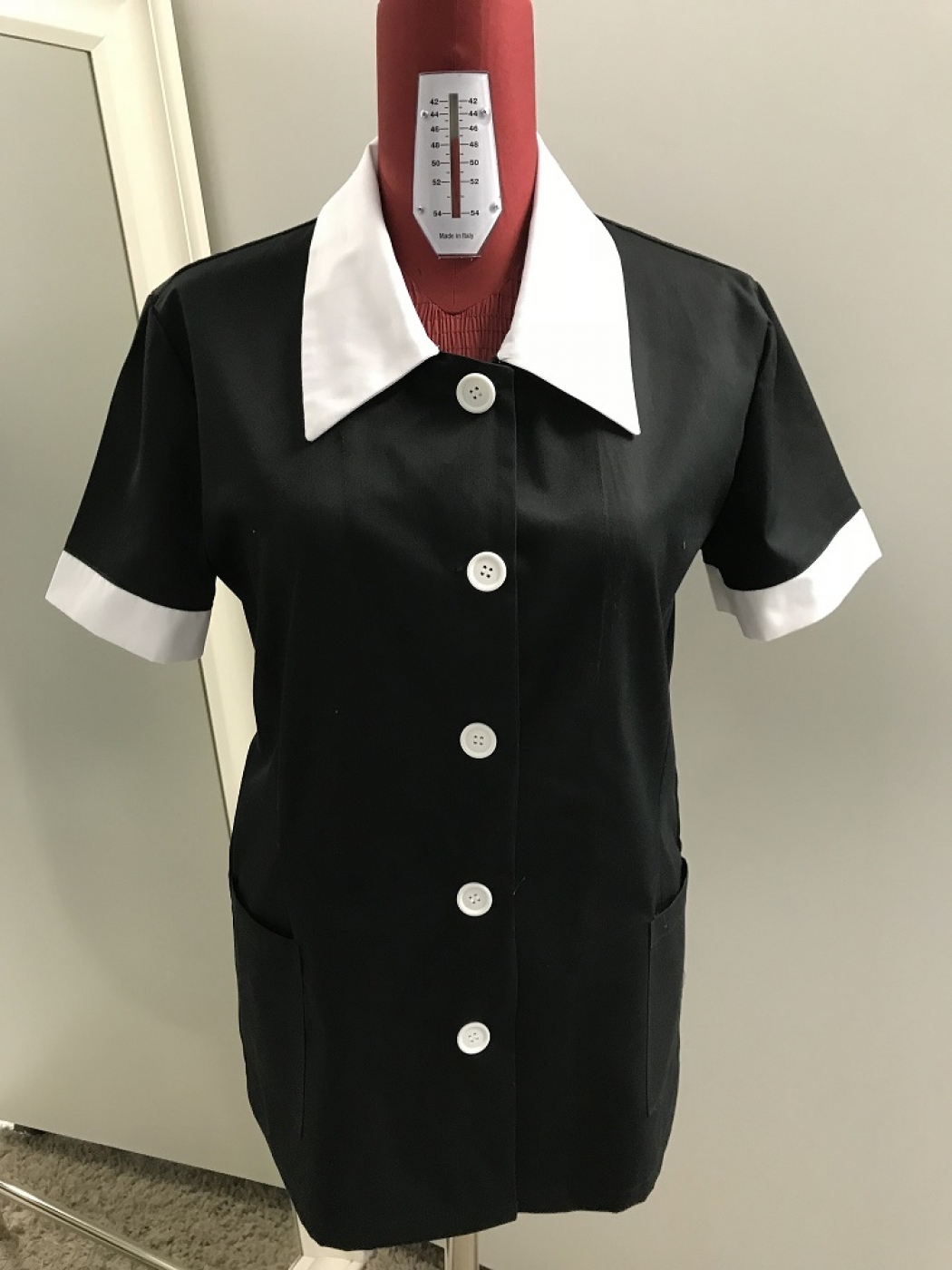 Uniforme curatenie - Halat femei de serviciu si camerista, model scurt cu revere in contrast