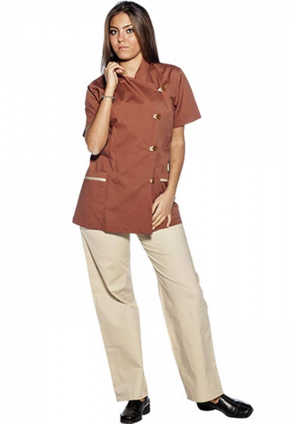 Uniforma curatenie hotel costum camerista, set halat tip tunica, model asimetric si pantalon Uniforma curatenie hotel costum camerista, set halat tip tunica, model asimetric si pantalon